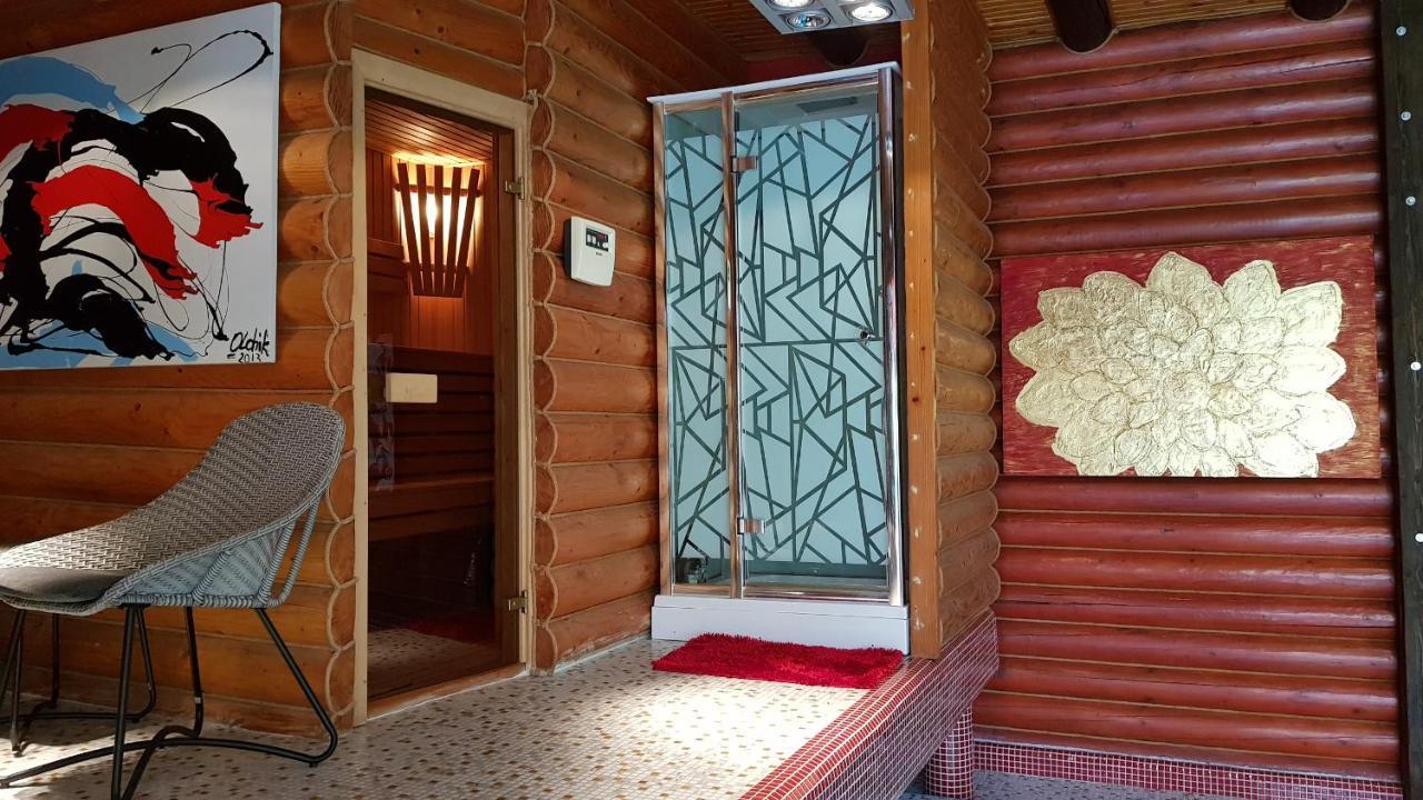 Luxury Villa With Pool And Sauna Tsjernivsi Buitenkant foto